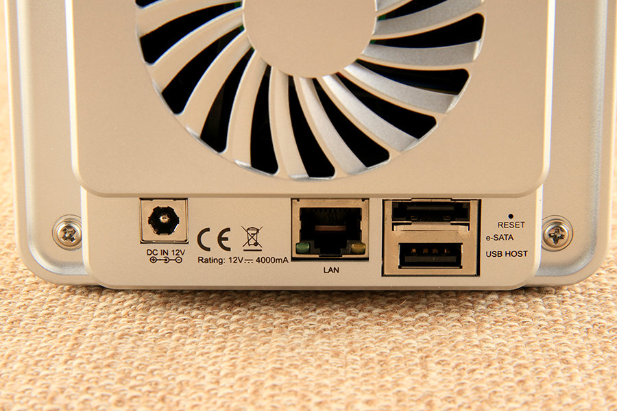 极致两盘位 铁威马F2-300网络存储器图赏